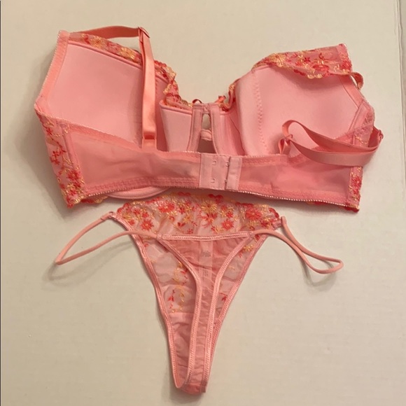 NEW 2006 vintage Victoria’s Secret floral embroidery mesh bra & v-string - Picture 2 of 9